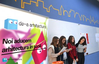 In programul "De-a arhitectura in scoala mea", elevii de la Liceul de Arte Plastice din Timisoara au renovat, ajutati de voluntari, clasa lor de vis